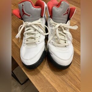 Air Jordan 5 retro fire red size 7y (440888-102)